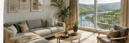 Wohnzimmer mit Balkon